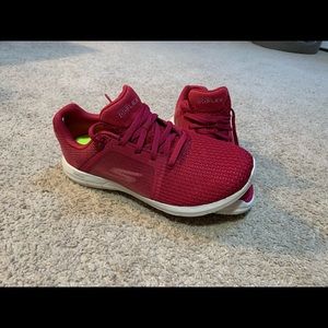 Skechers size 6.5 women’s goga max sneakers